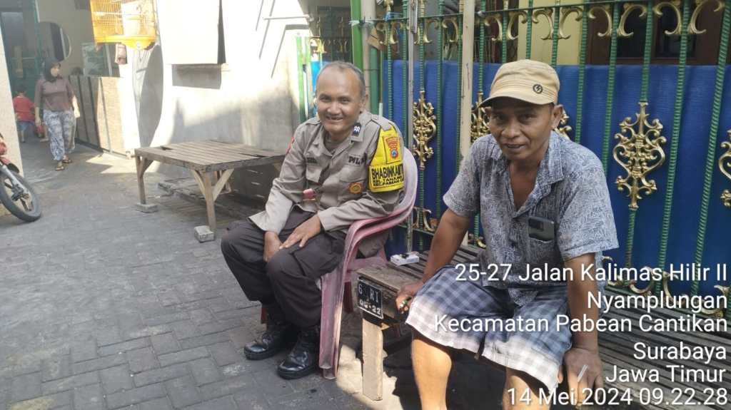 Polsek Pabean Cantikan Jalin Silaturahmi dengan Abah H. Dani, Sampaikan Pesan Kamtibmas untuk Mempertahankan Keamanan dan Kerukunan di Indrapura&nbsp;Baru