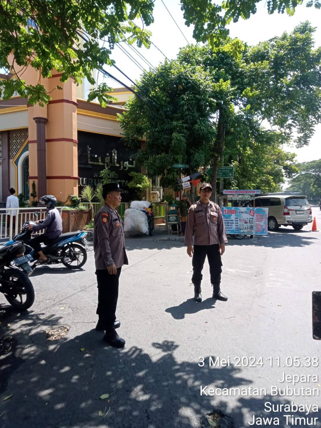 Polsek Krembangan Tingkatkan Keamanan di Masjid Nurul Fatah, Antisipasi Curanmor
