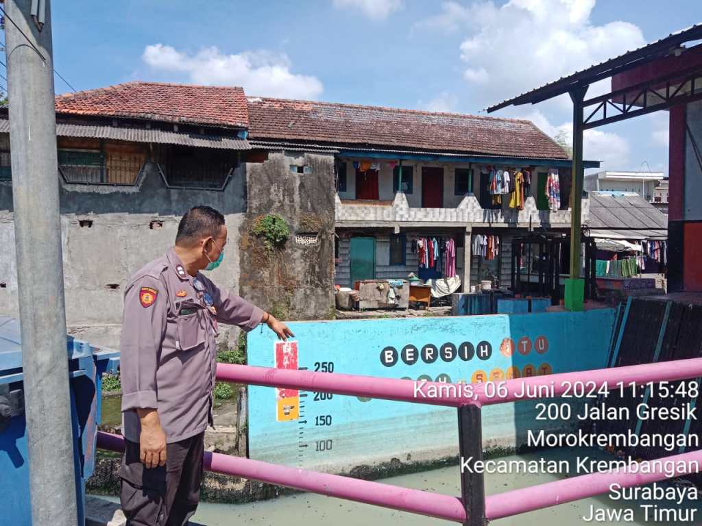 Polsek Krembangan Laksanakan Pemantauan Debit Air Sungai Solotigo Waspada Adanya Potensi Banjir