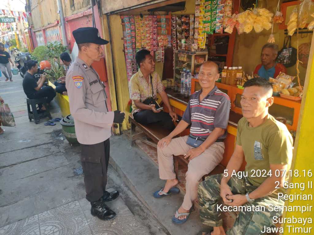 Bhabinkamtibmas Polsek Semampir Lakukan Sambang Warga di Jalan Karang&nbsp;Tembok