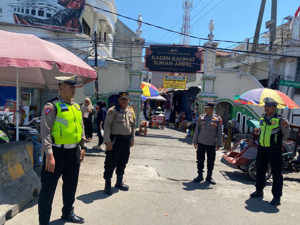 Polsek Semampir Antisipasi Tindak Kerwanana di Wisata Religi Ampel Melalui Patroli&nbsp;Keamanan