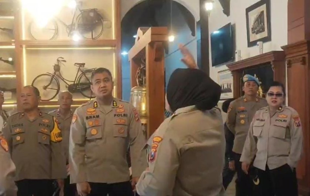 Keberhasilan Pelayanan Publik Polrestabes Surabaya Jadi&nbsp;Percontohan