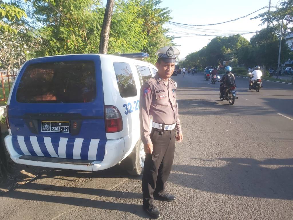 Polsek Krembangan Melaksanakan Pengaturan Akhir Lalu Lintas di Mbah Ratu, Cegah Adanya&nbsp;Kemacetan