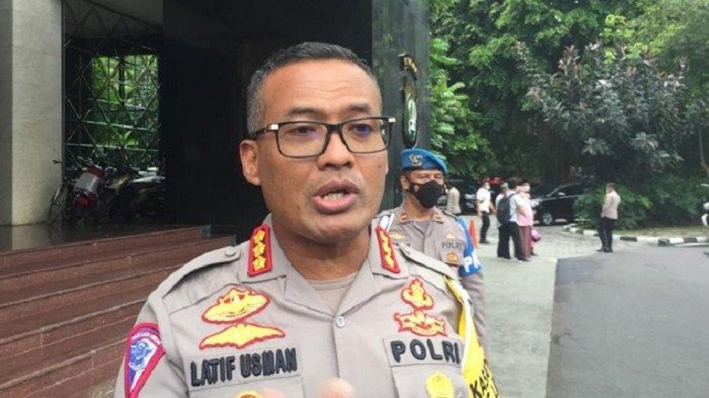 Ditlantas PMJ Lakukan Penyisiran Ranjau Paku, Amankan Perjalanan Pemimpin Gereja Katolik&nbsp;Dunia