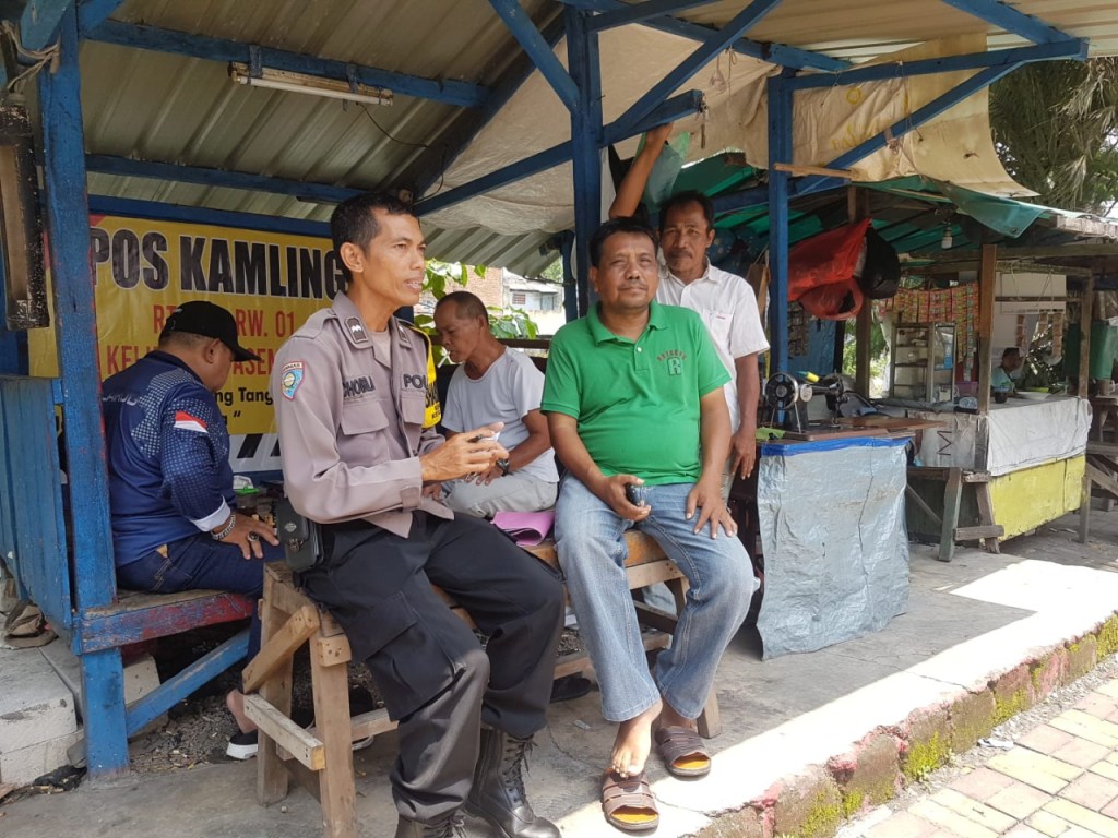 Bhabinkamtibmas Aipda Choirul Laksanakan Sambang dan Himbauan Kamtibmas di Kelurahan&nbsp;Asemrowo